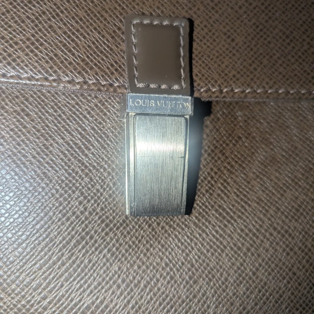 Authentic Yaranga Camera bag Louis Vuitton..Unisex